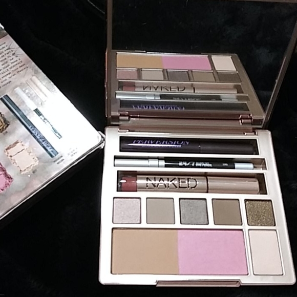URBAN DECAY NAKED ON THE RUN MAKEUP COLLECTION - Picture 3 of 5